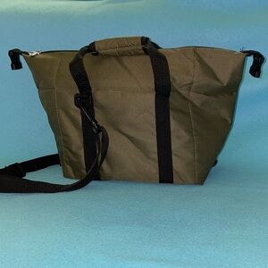 MACY’S insulated tote lunch bag olive green adjustable removable shoulder strap